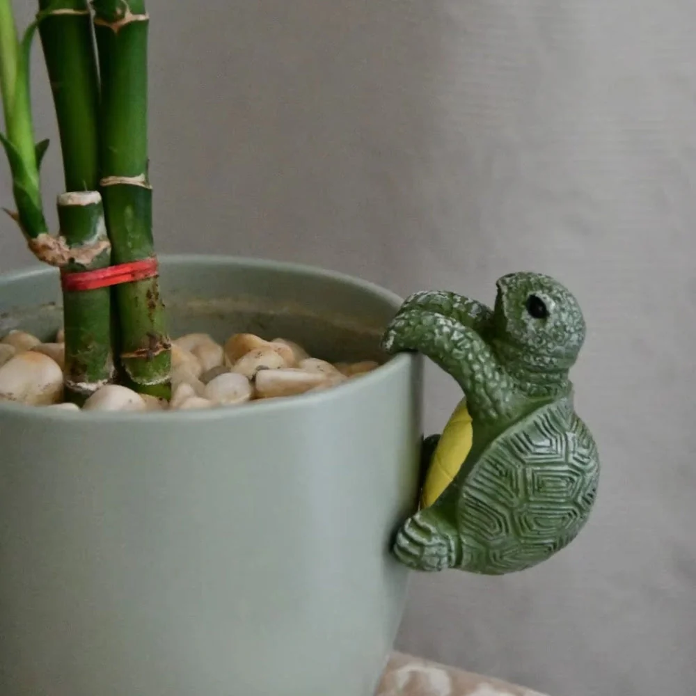 Arden Hanging Turtle Resin Pot Ornament - Image 4
