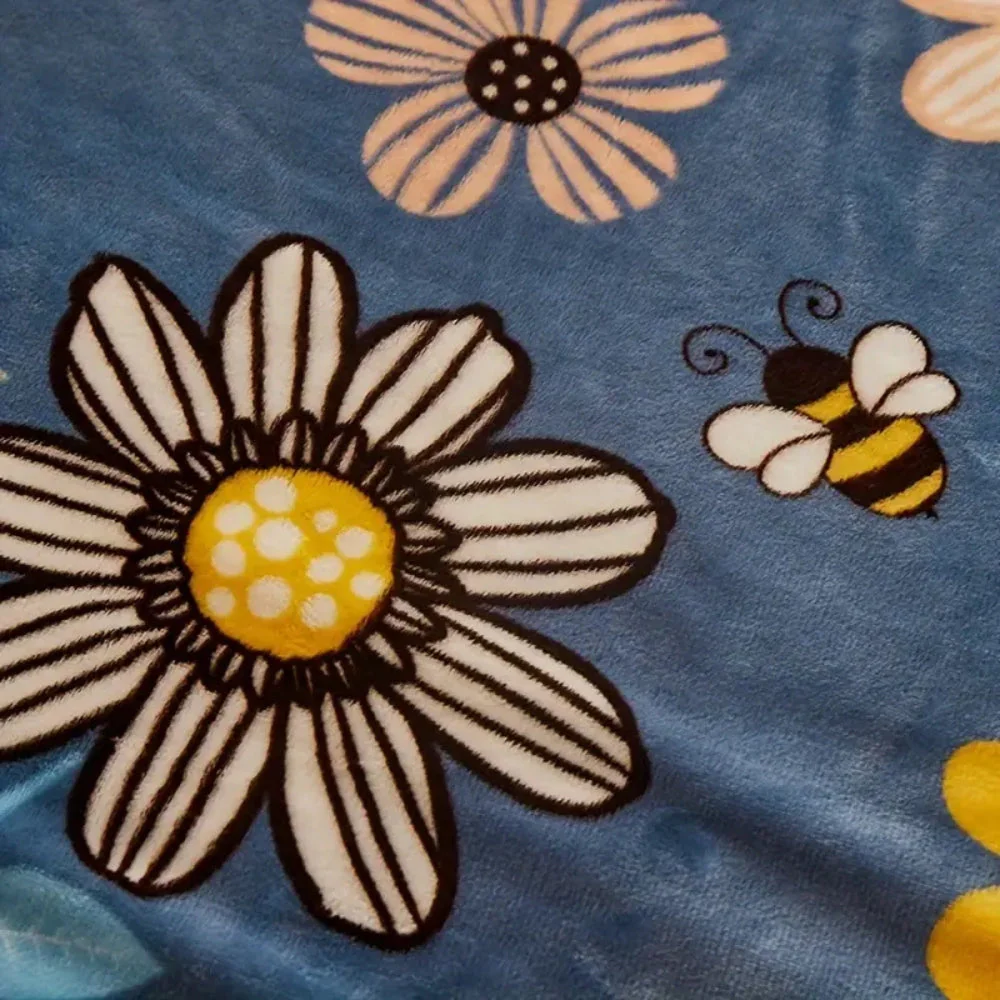 Bloombee Retro Floral Soft Blanket - Image 4