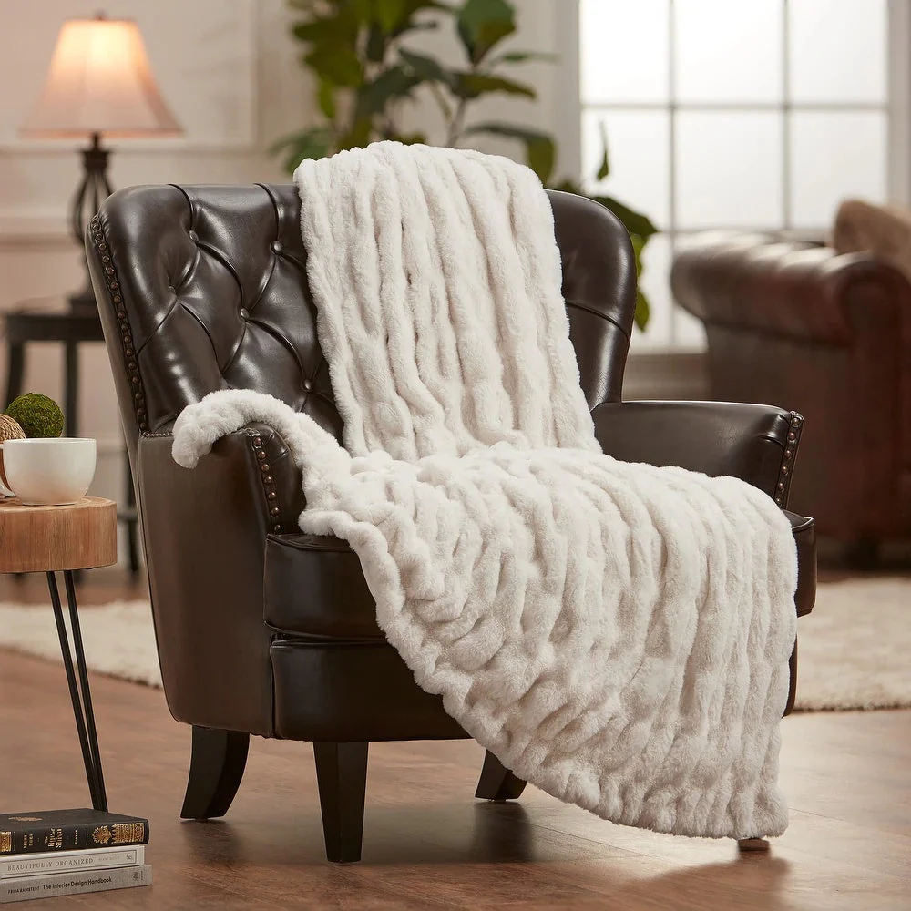 Chic Casa Faux Fur Blanket - Image 6