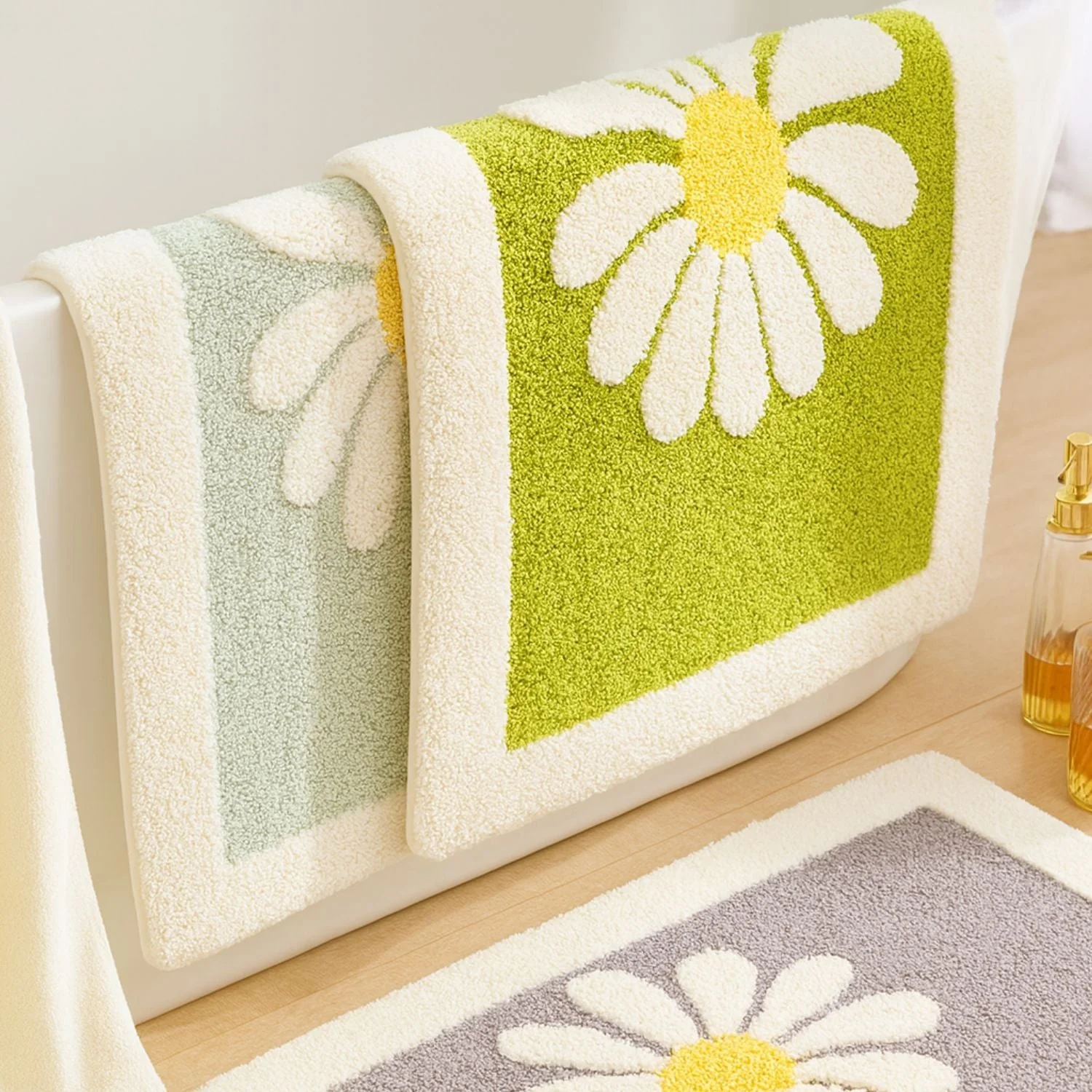 Charming Daisy Bloom Bath Mat - Image 3