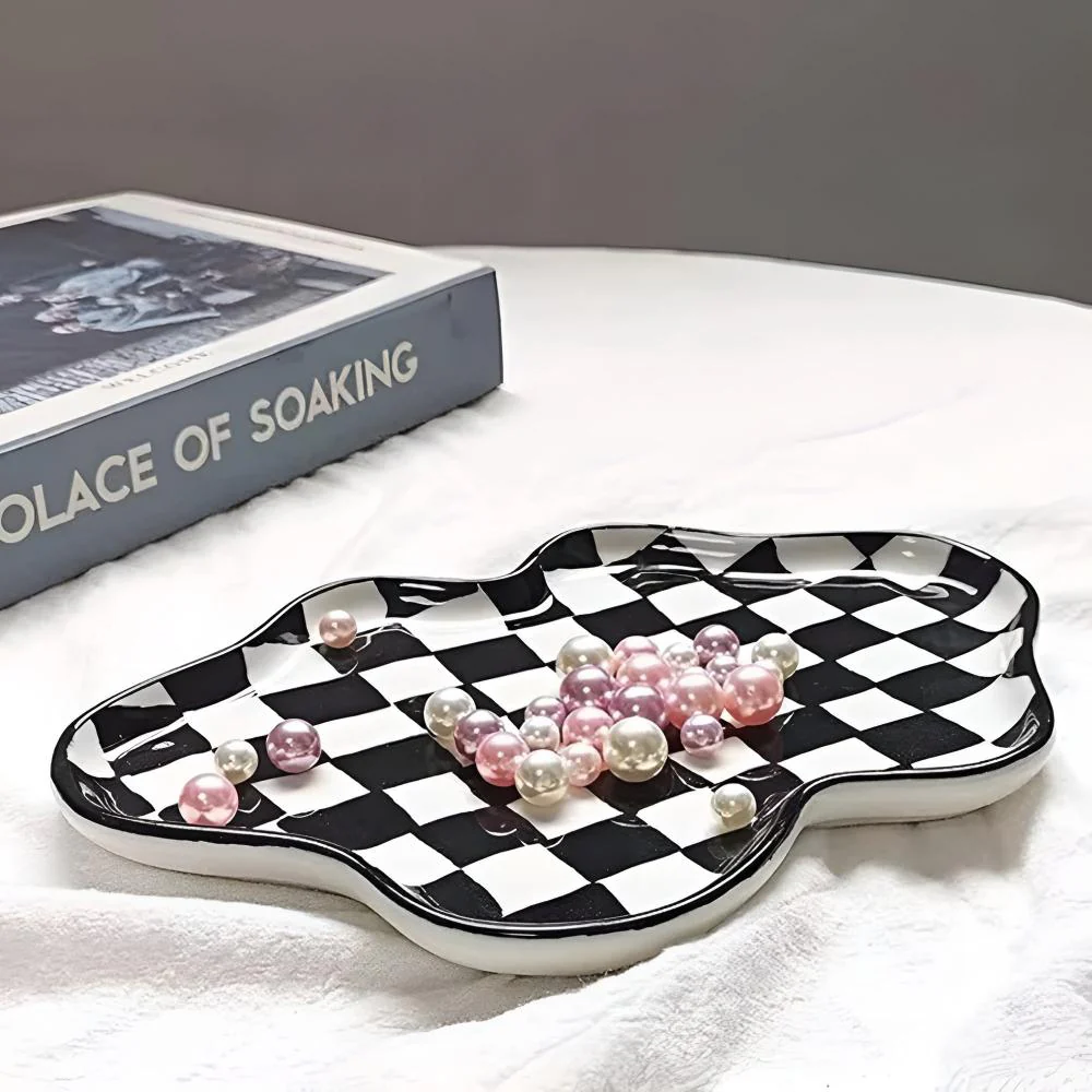 Classic Checkered Ceramic Plate - Image 4