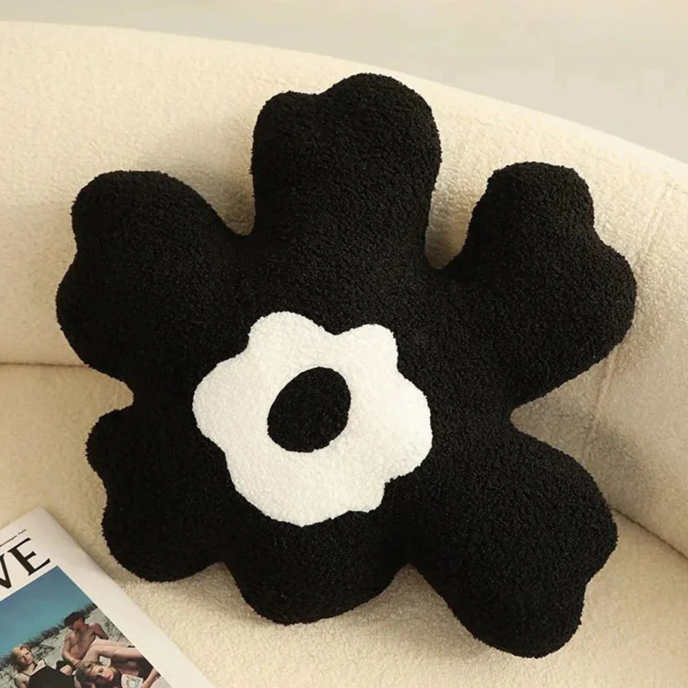 Daisy Doodle Cushion - Image 3