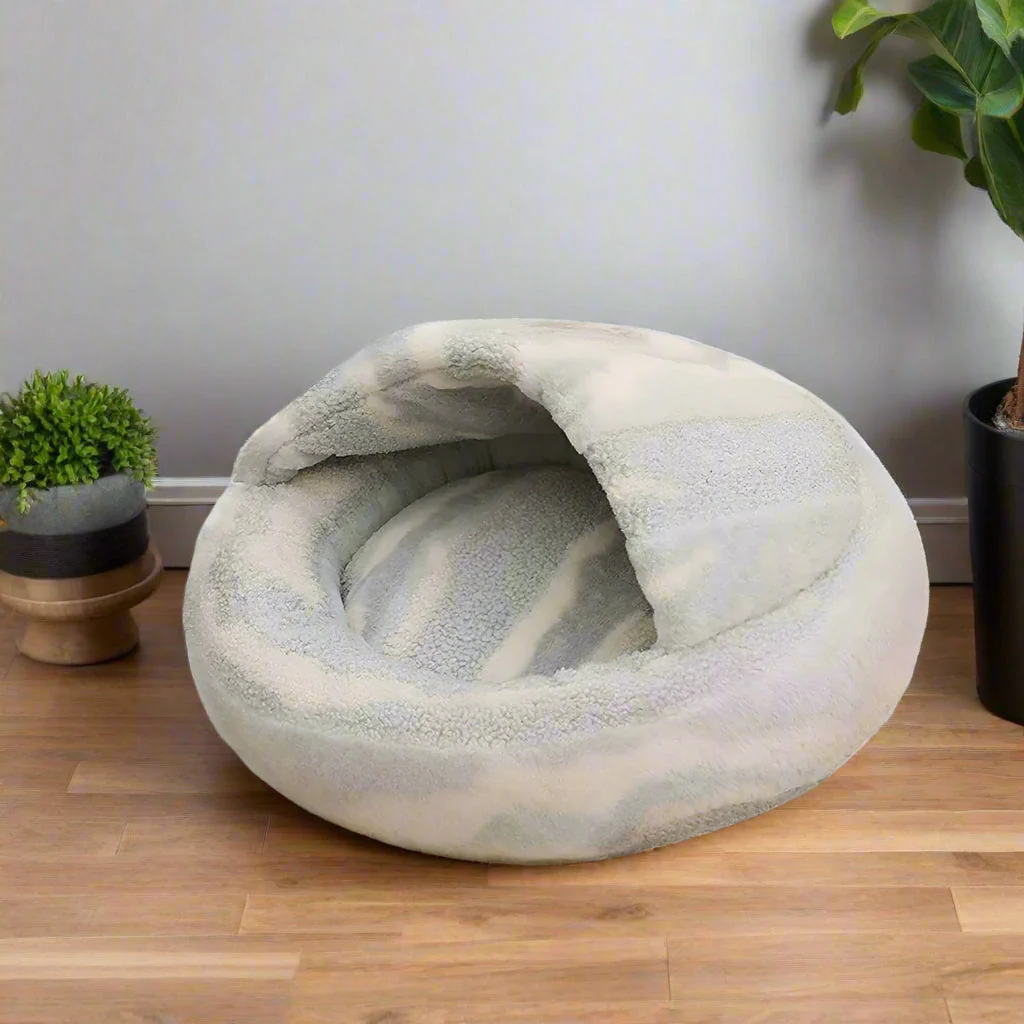 Lavish Marble Striped Pet Bed - Image 3
