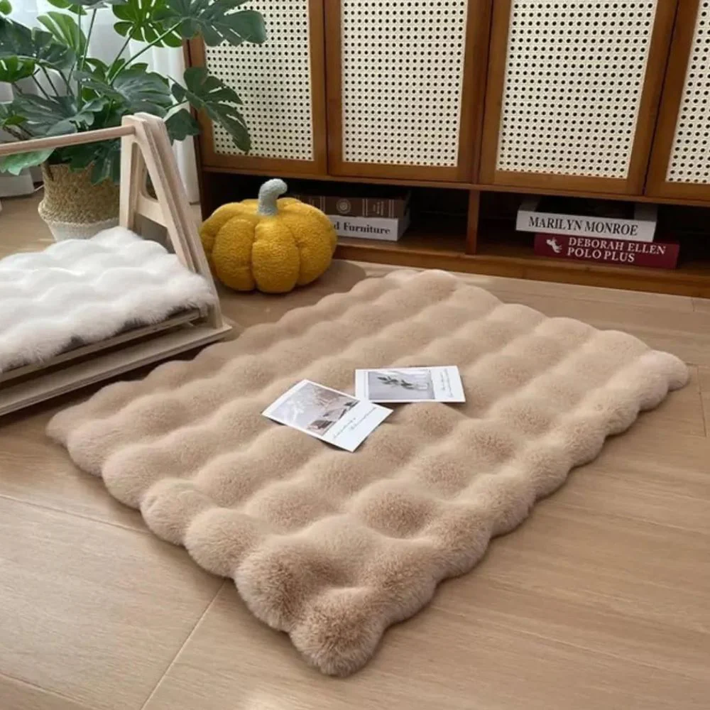 Luxury Faux Fur Pet Mat - Image 9