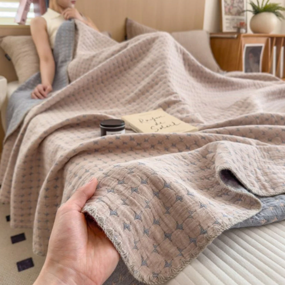 Matelassé Seersucker Reversible Cotton Blanket - Image 5