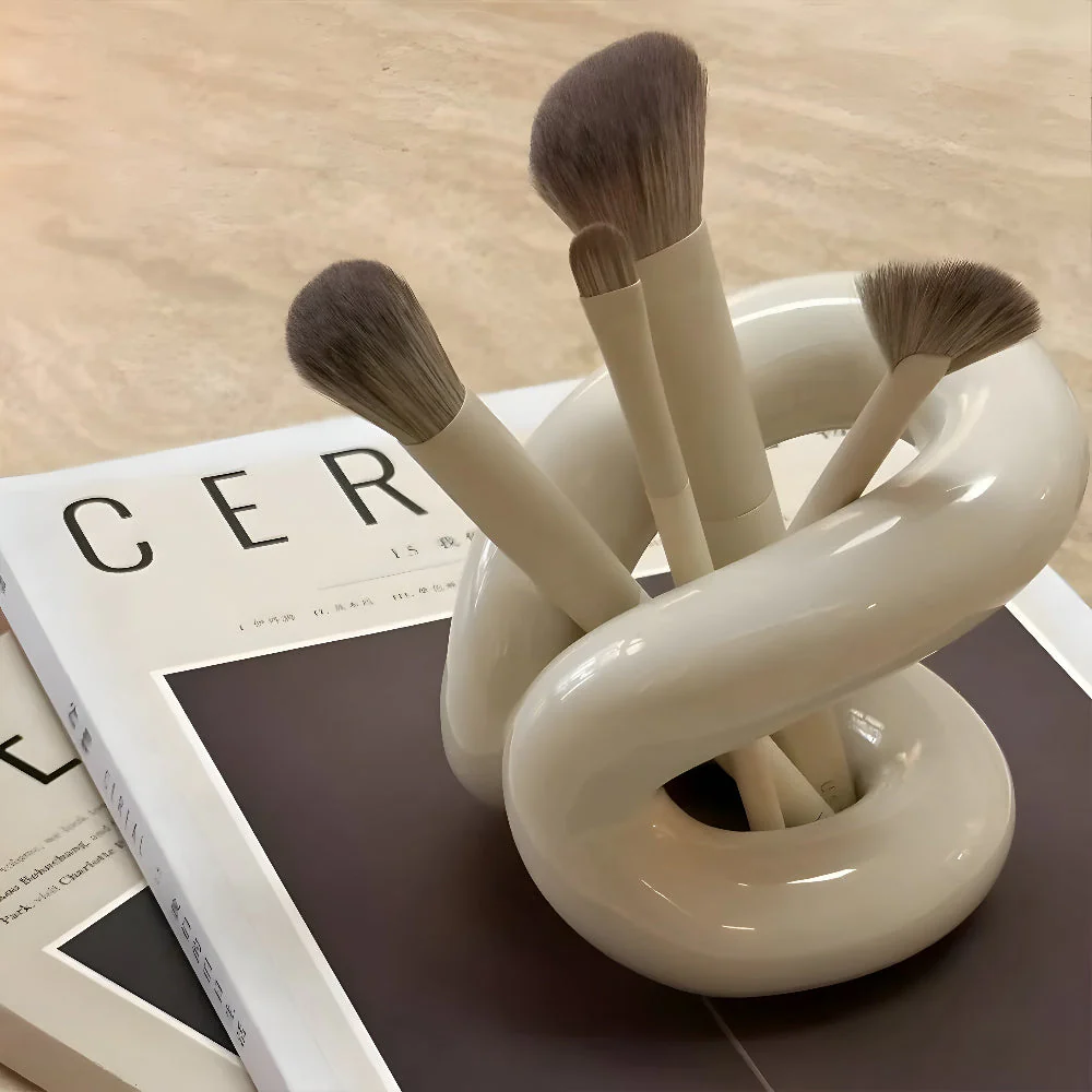 Nordic Knot Ceramic Holder - Image 6