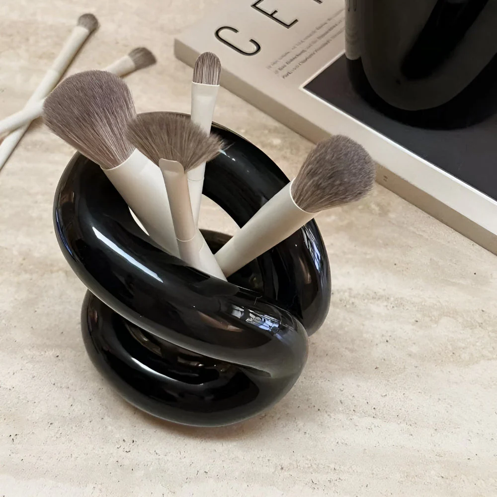 Nordic Knot Ceramic Holder - Image 8