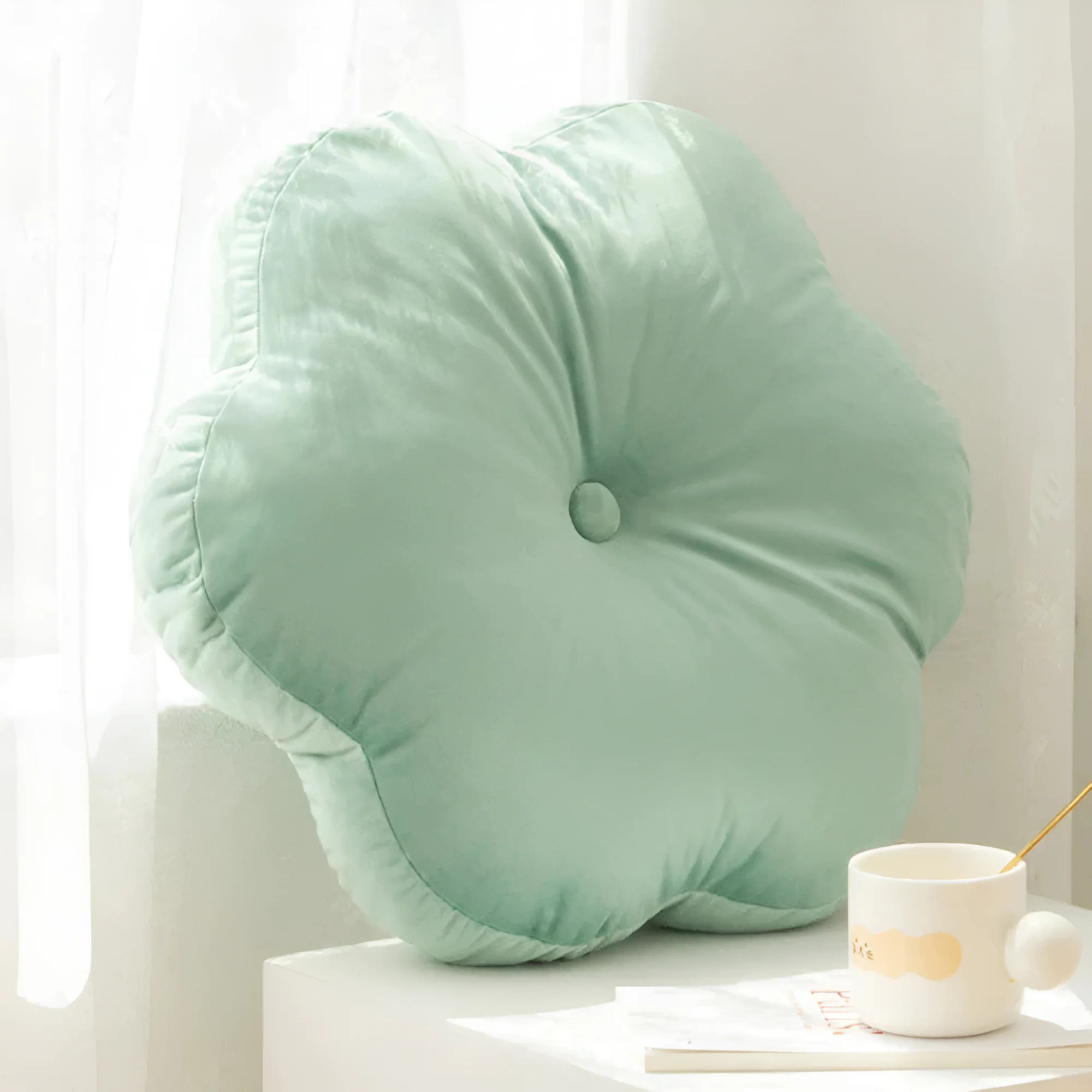 Plush Flower-Shaped Velvet Cushion - Image 10