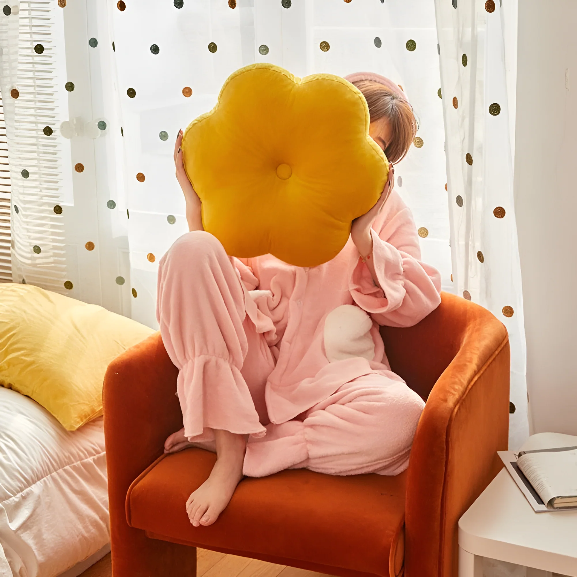 Plush Flower-Shaped Velvet Cushion - Image 8