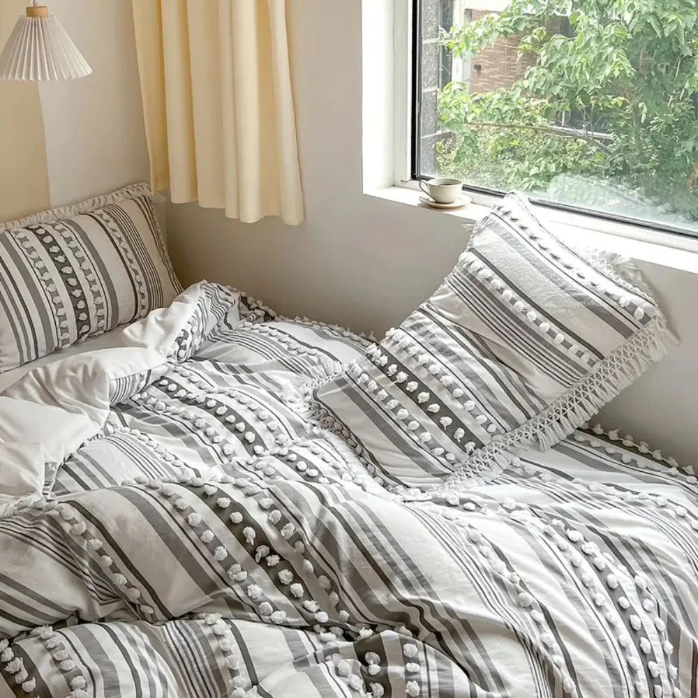 Soft Stripe and Tassel Duvet Set | 3pcs - Image 4
