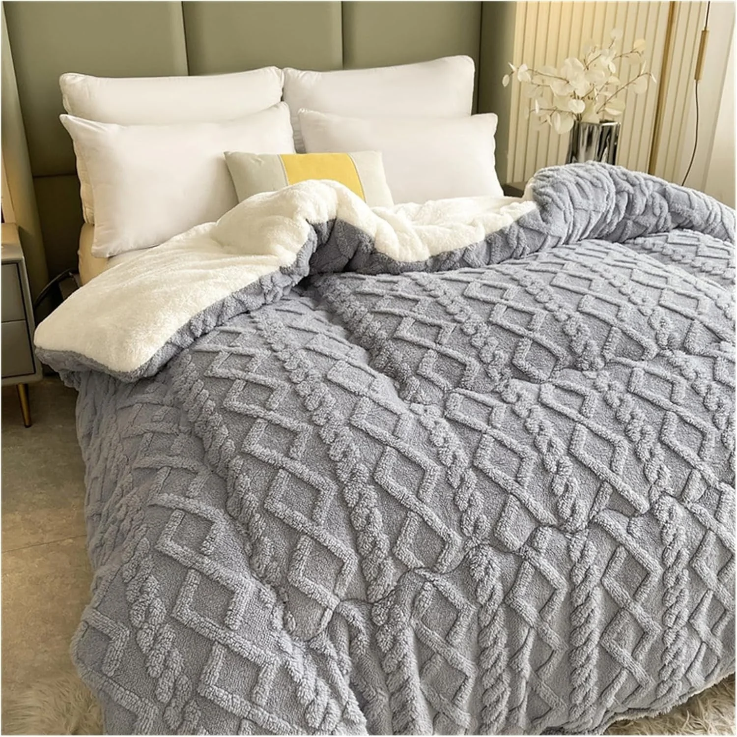 Thick Snuggle Sherpa Blanket - Image 9